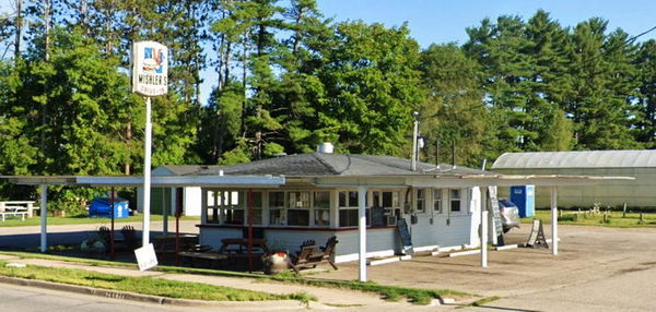 A&W Restaurant - Evart - 728 W 7Th St